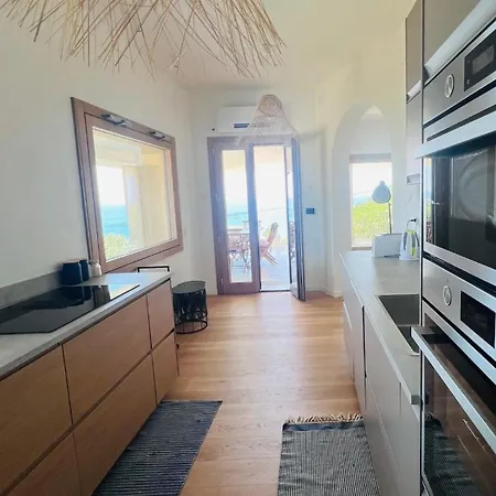 Ada Villa *